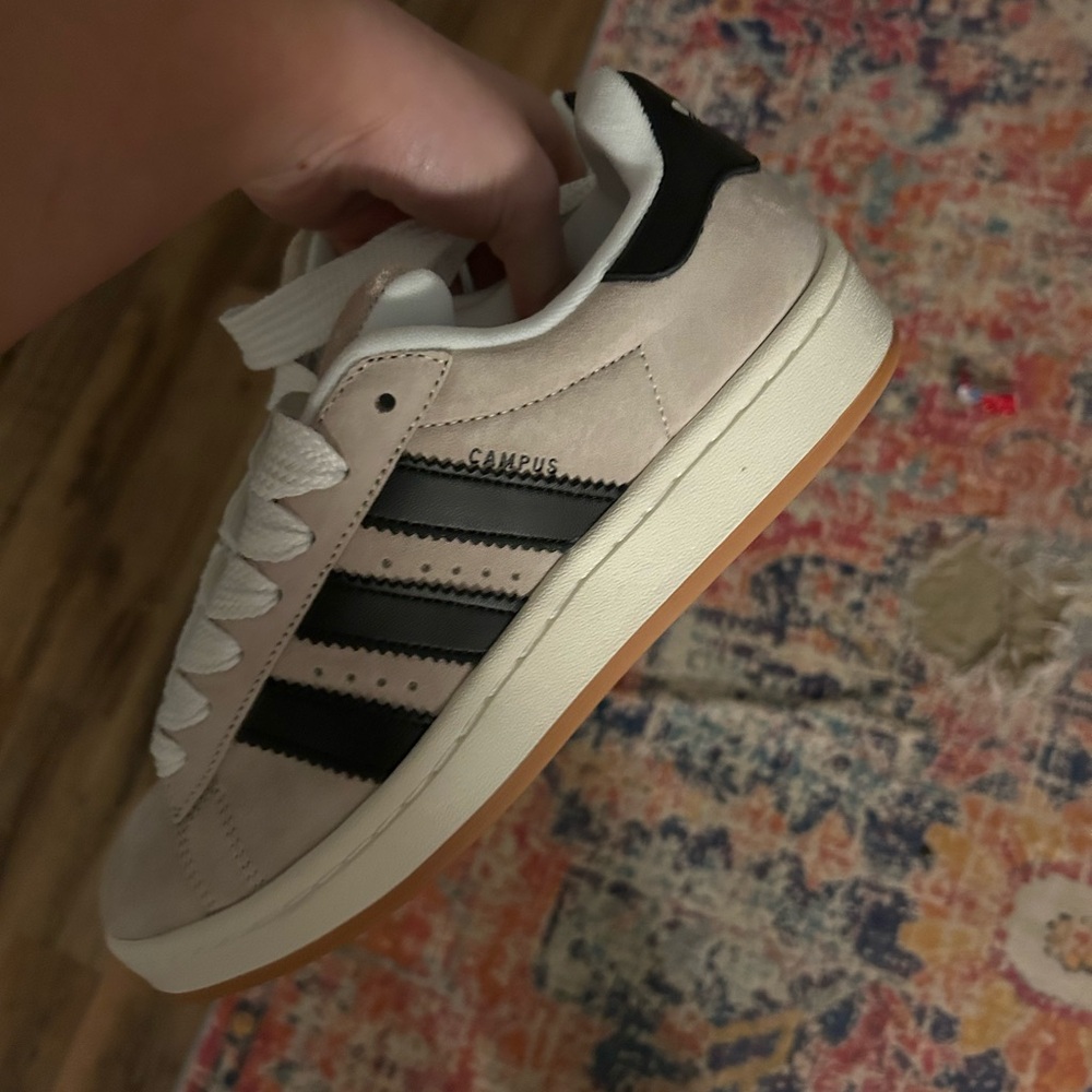 SOLD Adidas Campus women’s size 9